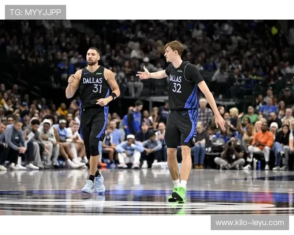 与格林挡拆造空位，阿门·汤普森助攻回升