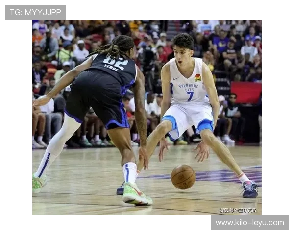 切特·霍姆格伦无球掩护拉开空间显著提升三分效率