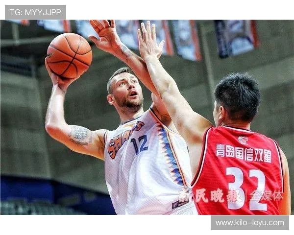 篮球比赛中界外球的具体判罚标准与注意事项解析
